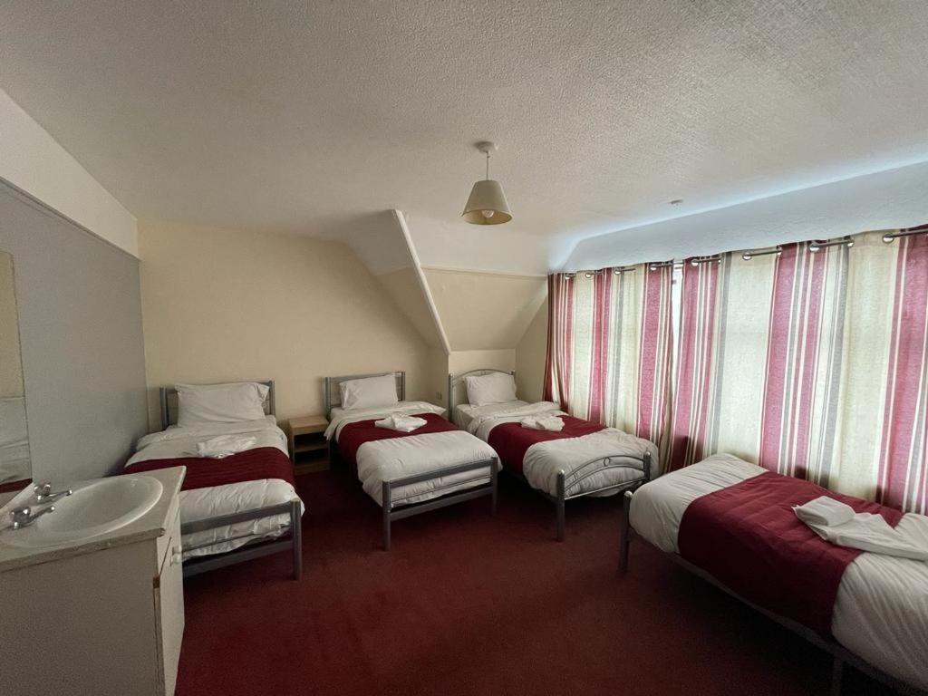 St Nicholas Hotel Harrow Bagian luar foto