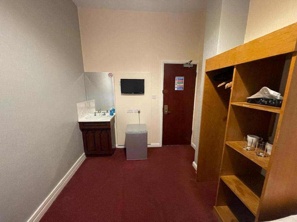 St Nicholas Hotel Harrow Bagian luar foto