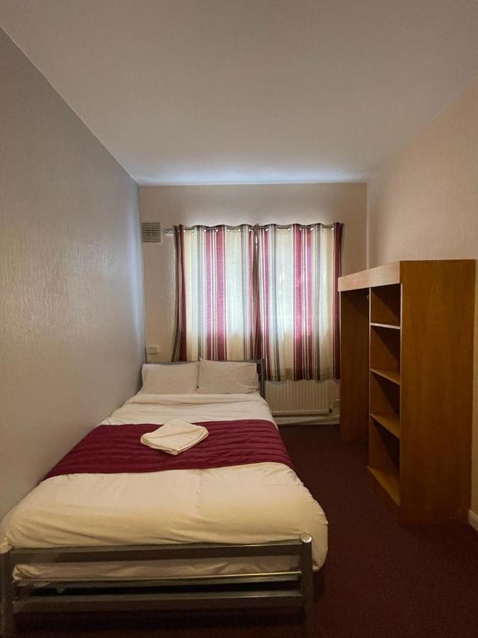 St Nicholas Hotel Harrow Bagian luar foto