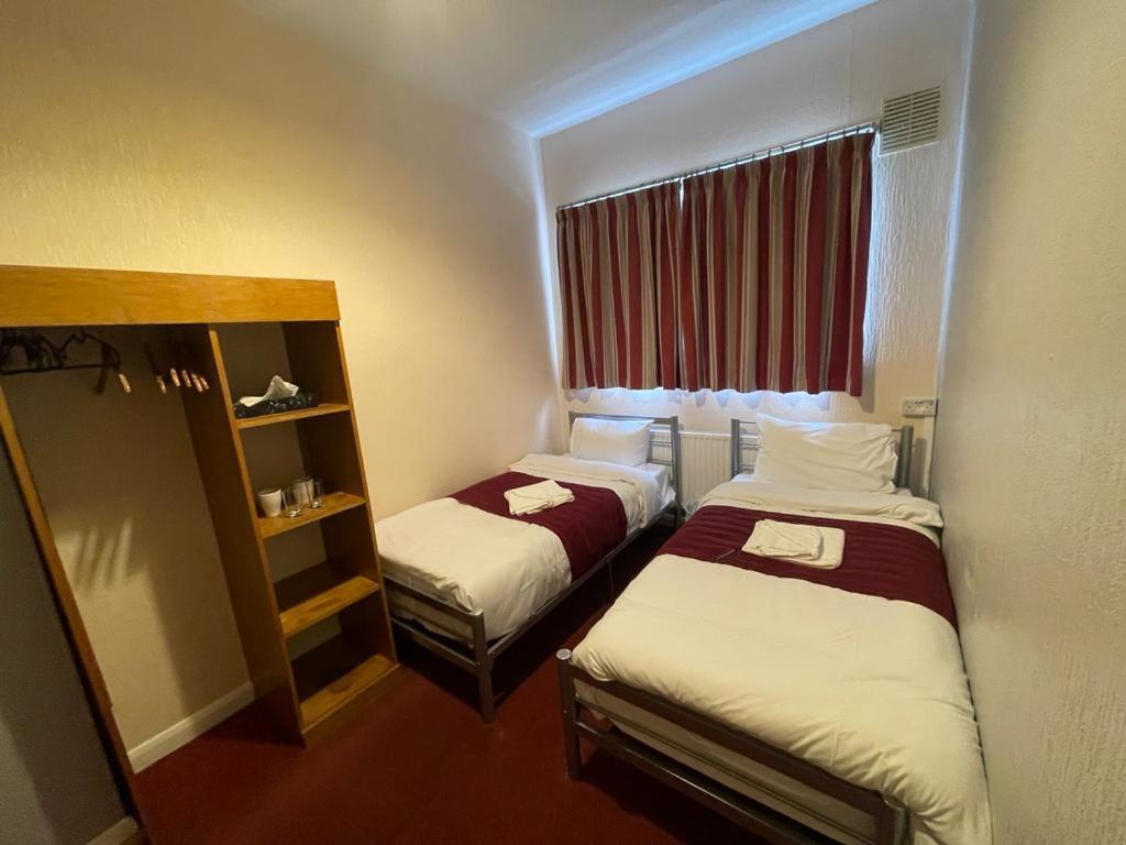 St Nicholas Hotel Harrow Bagian luar foto