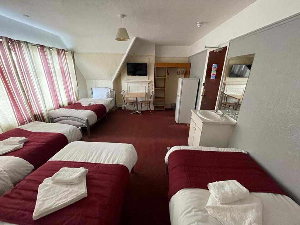 St Nicholas Hotel Harrow Bagian luar foto