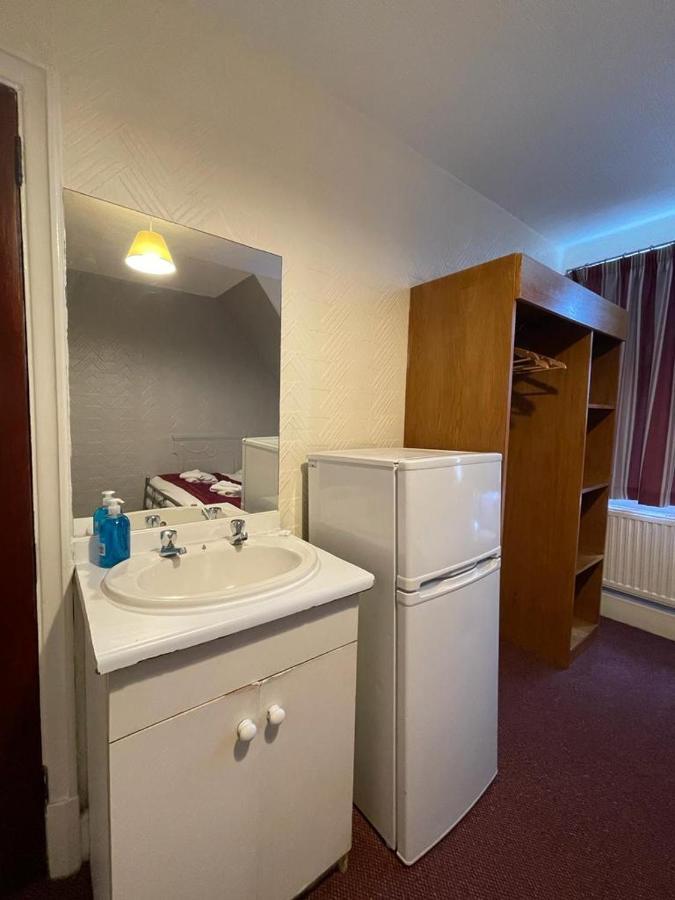 St Nicholas Hotel Harrow Bagian luar foto